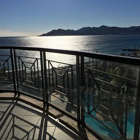 Apartamento With Sea View, Aircondition And Parking *